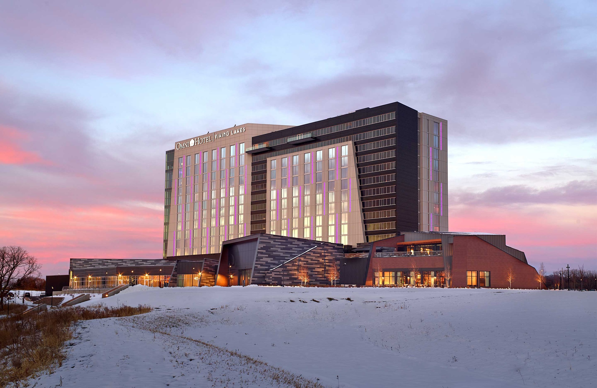 Omni Viking Lakes Hotel Back Exterior